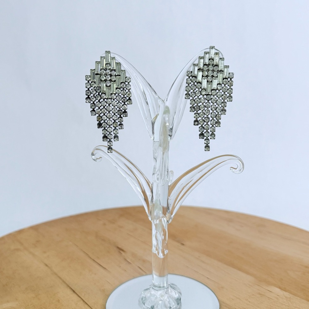 Vintage Art Deco Glamour Style Rhinestone Fringe Diamond Dangle Clip-on Earrings